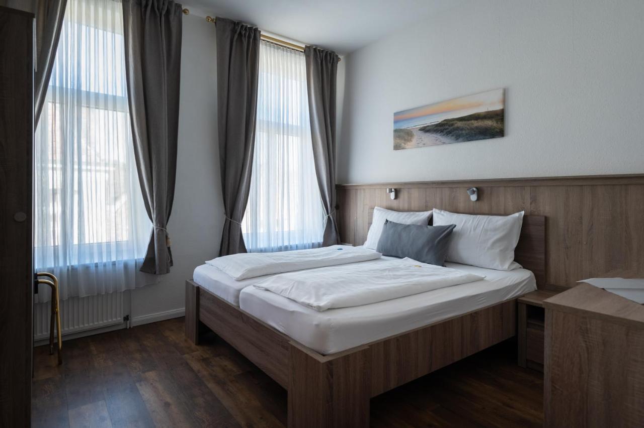 Alt-Emder Buergerhaus Hotel Emden Bagian luar foto