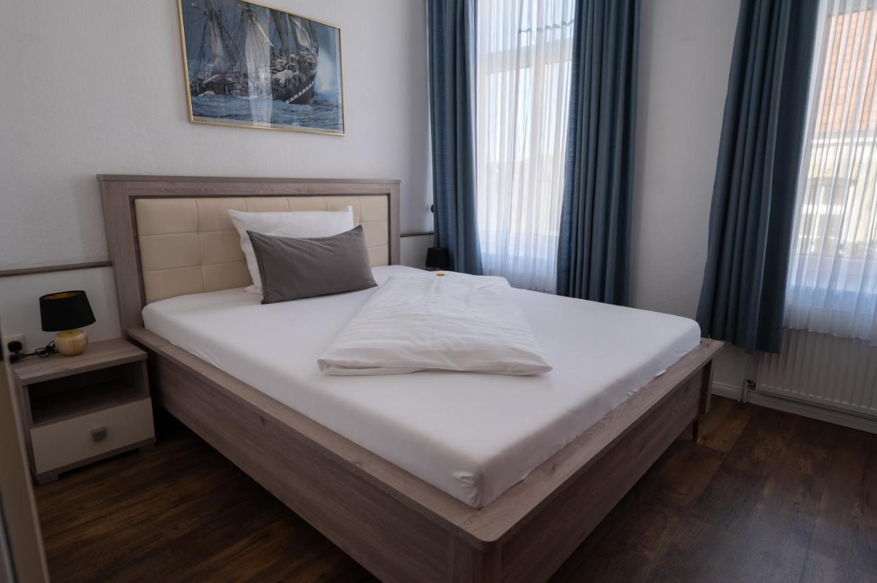 Alt-Emder Buergerhaus Hotel Emden Bagian luar foto
