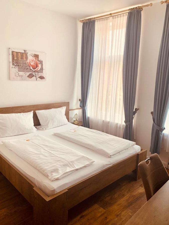 Alt-Emder Buergerhaus Hotel Emden Bagian luar foto