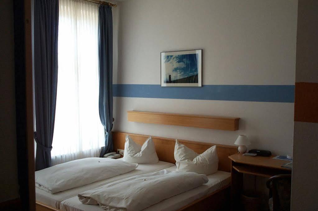 Alt-Emder Buergerhaus Hotel Emden Bagian luar foto